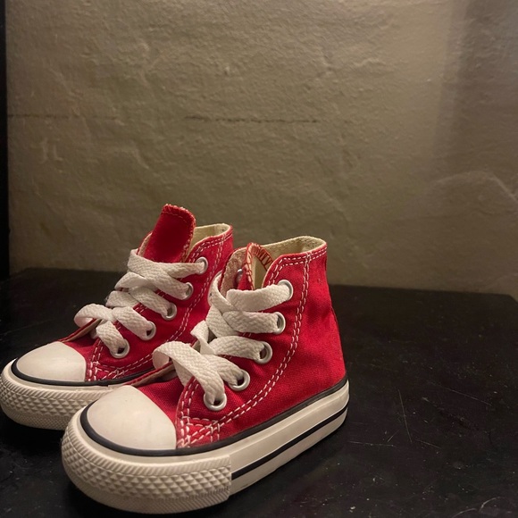 Converse shoes - Picture 4 of 4